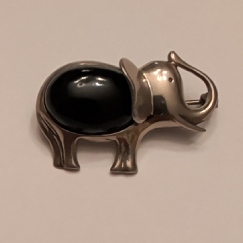 Sterling Silver Black Cabachon Elephant Brooch
